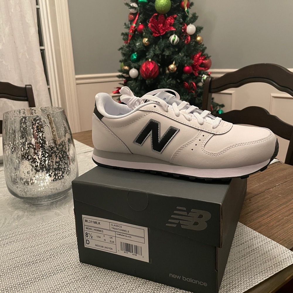 Brand New Men’s New Balance Shoes Size 8.5 M